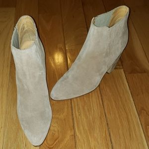 Kenneth Cole Suede Chelsea Boots